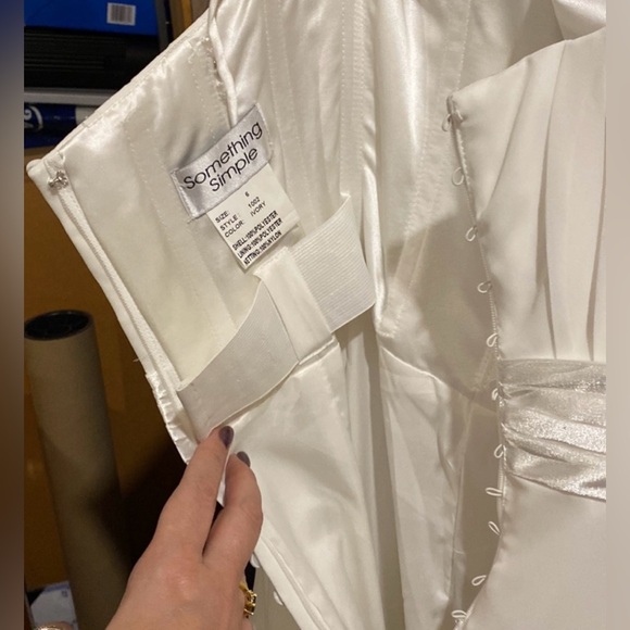 Private label ivory chiffon drop-waist wedding gown - Picture 7 of 10